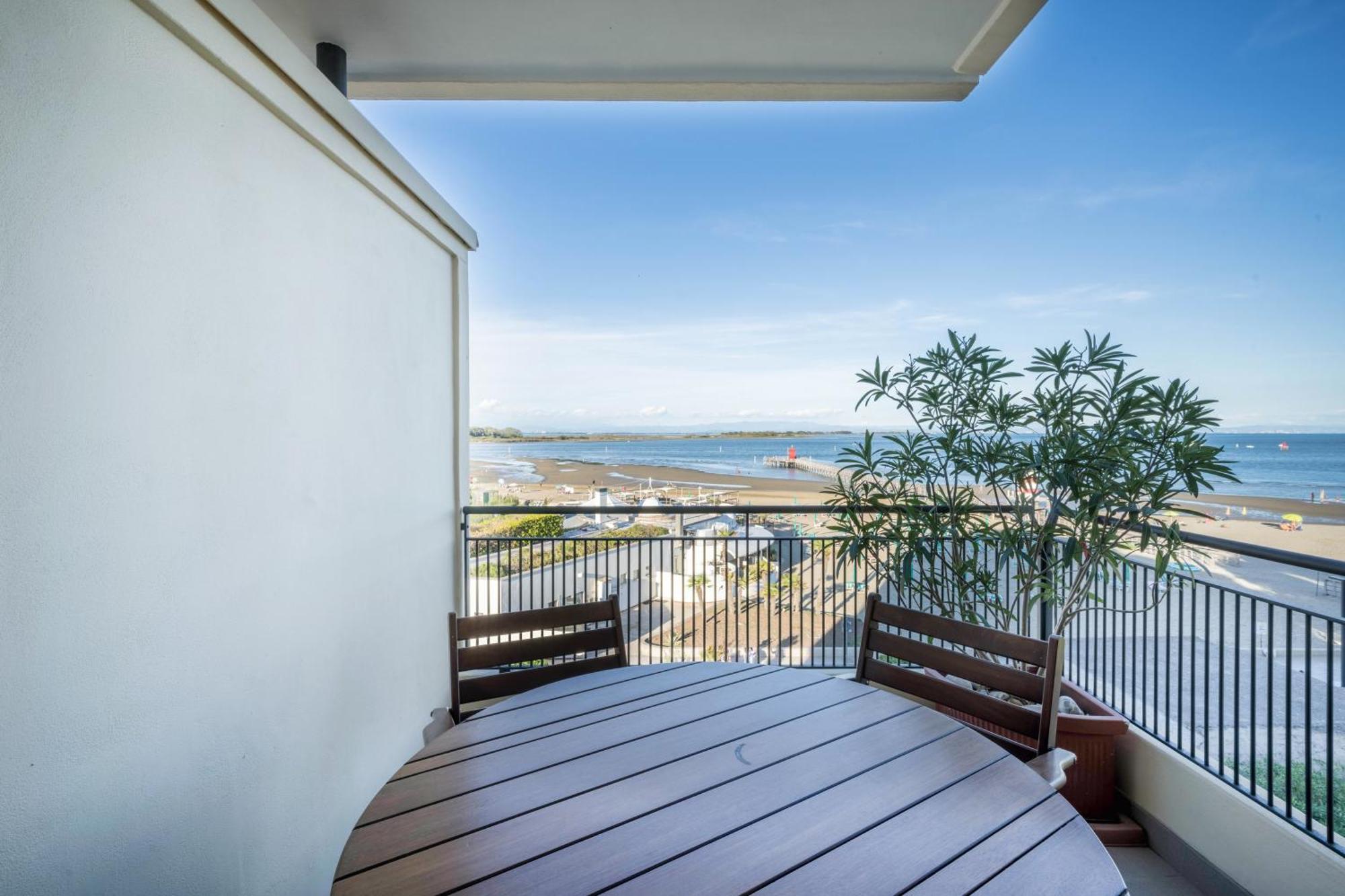 La Terrazza Sul Faro Apartment Lignano Sabbiadoro Exterior photo